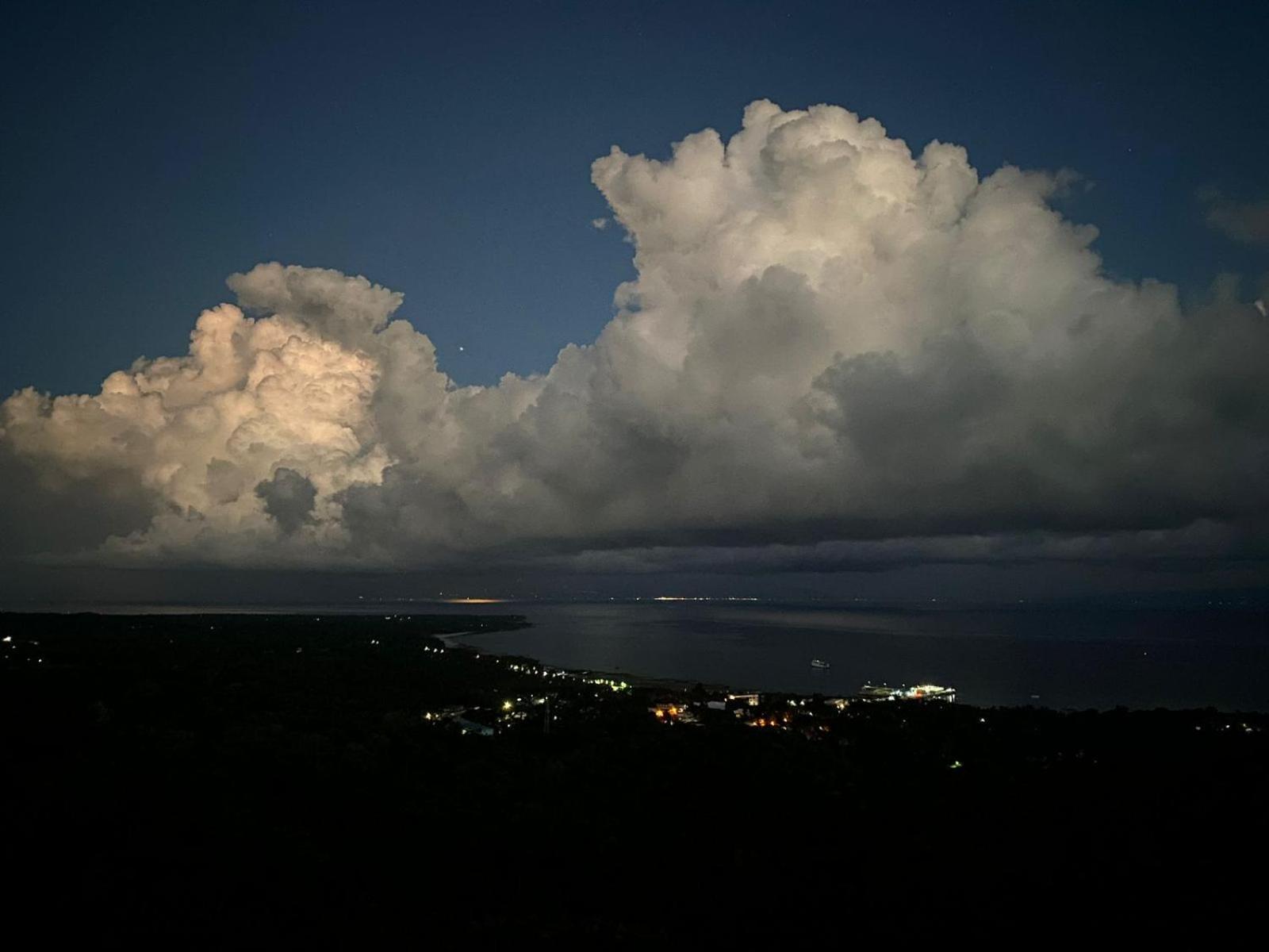 Thornton'S Sea View Cafe & Guesthouse Siquijor Eksteriør bilde